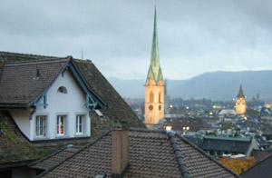 Blick über die Stadt Zuerich vom Dach der Universitaet